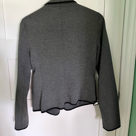 Women’s blazer by Gap, size 4 - Picture 3 of 3